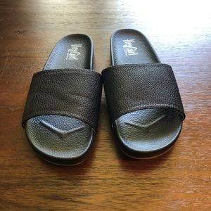 HeyGirl by Corkys Black Slides Size 8